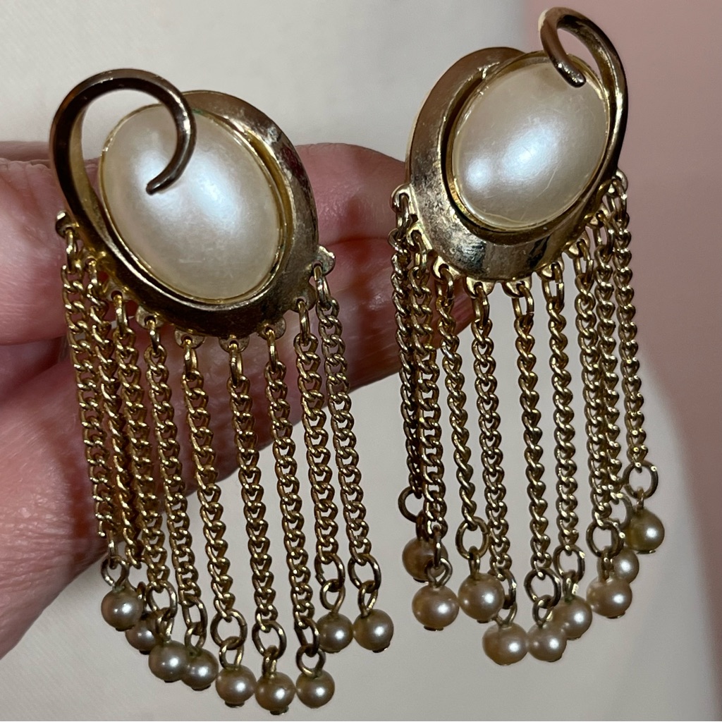 Vintage Oversized Retro Gold Pearl Chandelier Maximalism Mobwife Clip Earrings 60$